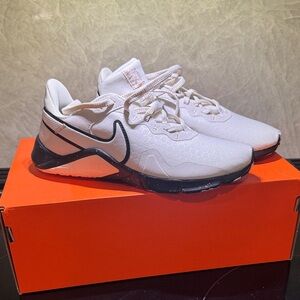 Nike Women’s Legend Essential 2 Brand new!